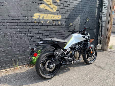 2024 Husqvarna Vitpilen 401 - White Arrow - Studio Cycle