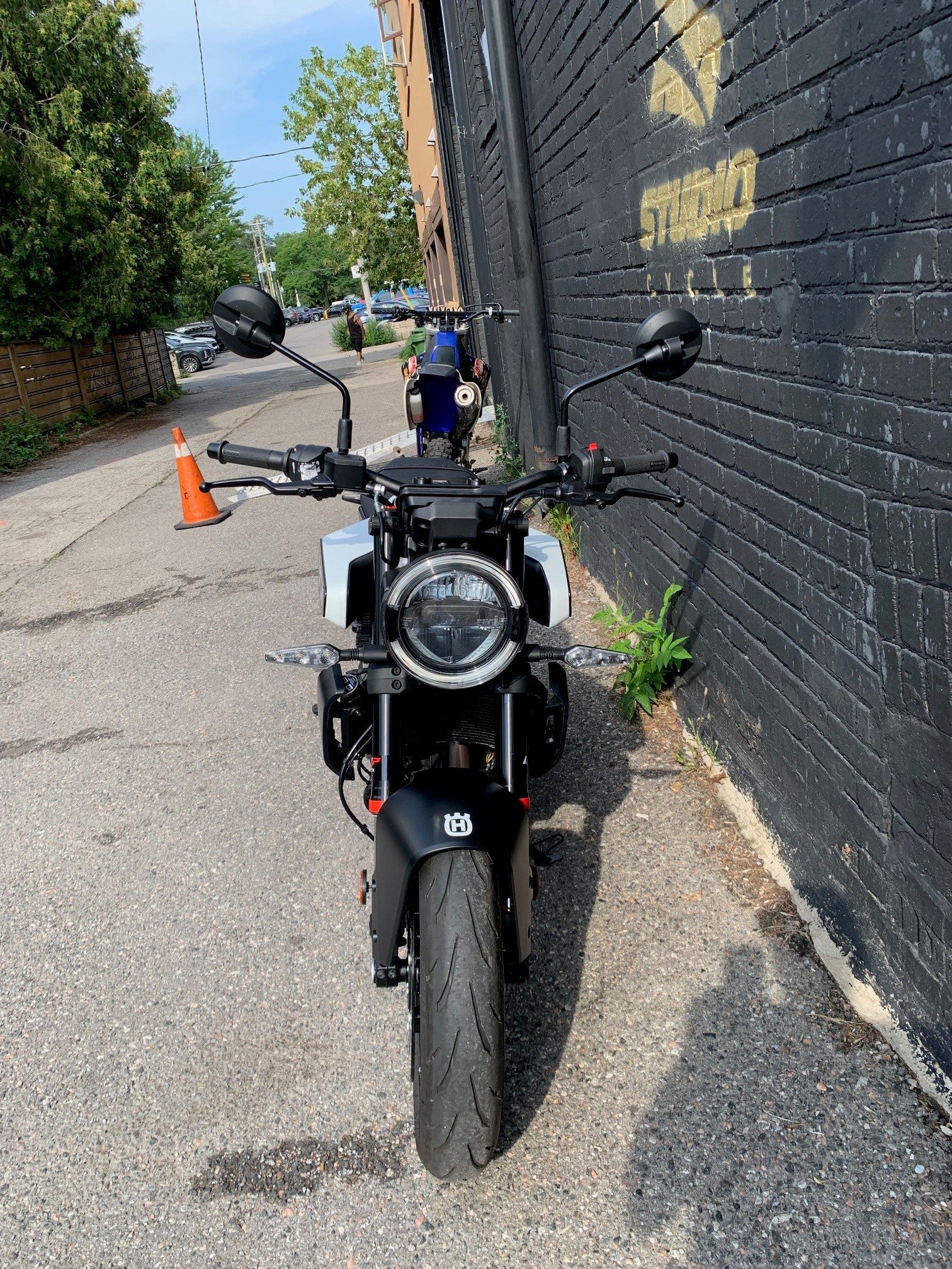 2024 Husqvarna Vitpilen 401 - White Arrow - Studio Cycle