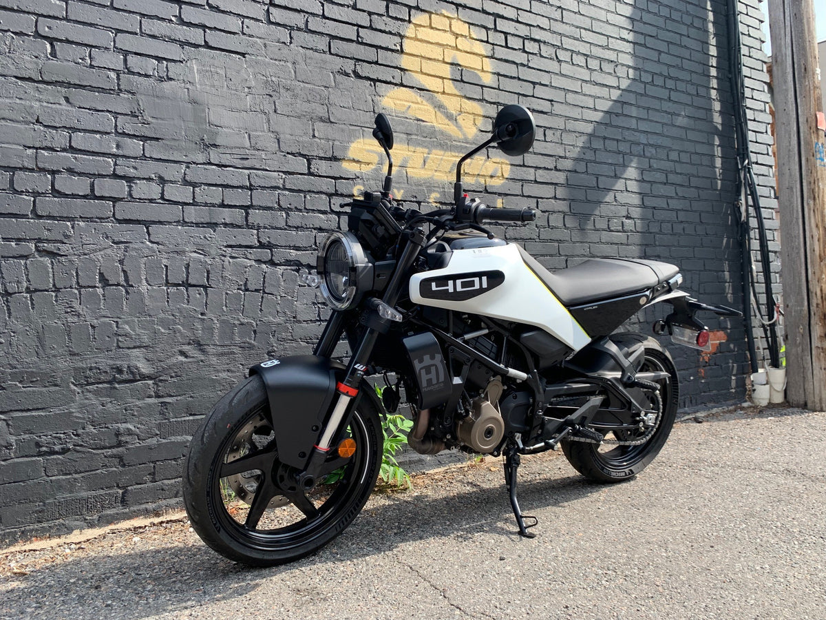 2024 Husqvarna Vitpilen 401 - White Arrow - Studio Cycle