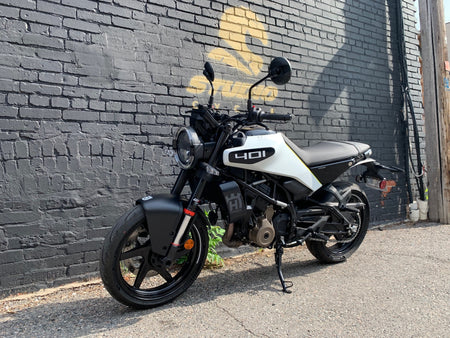 2024 Husqvarna Vitpilen 401 - White Arrow - Studio Cycle