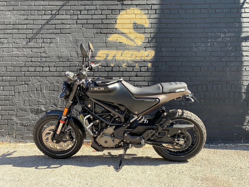 2023 Husqvarna Svartpilen 401 - Black