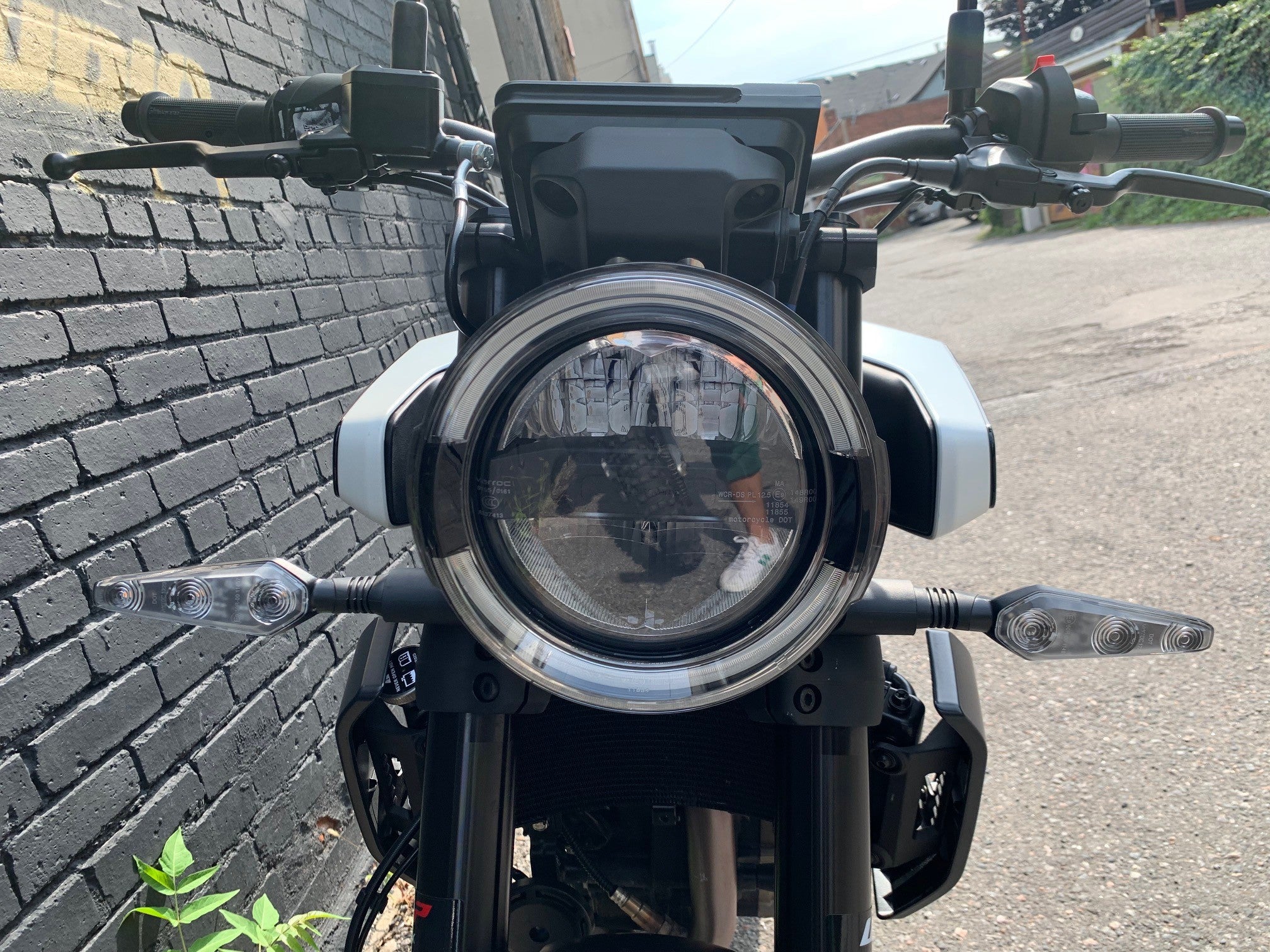 2024 Husqvarna Vitpilen 401 - White Arrow - Studio Cycle