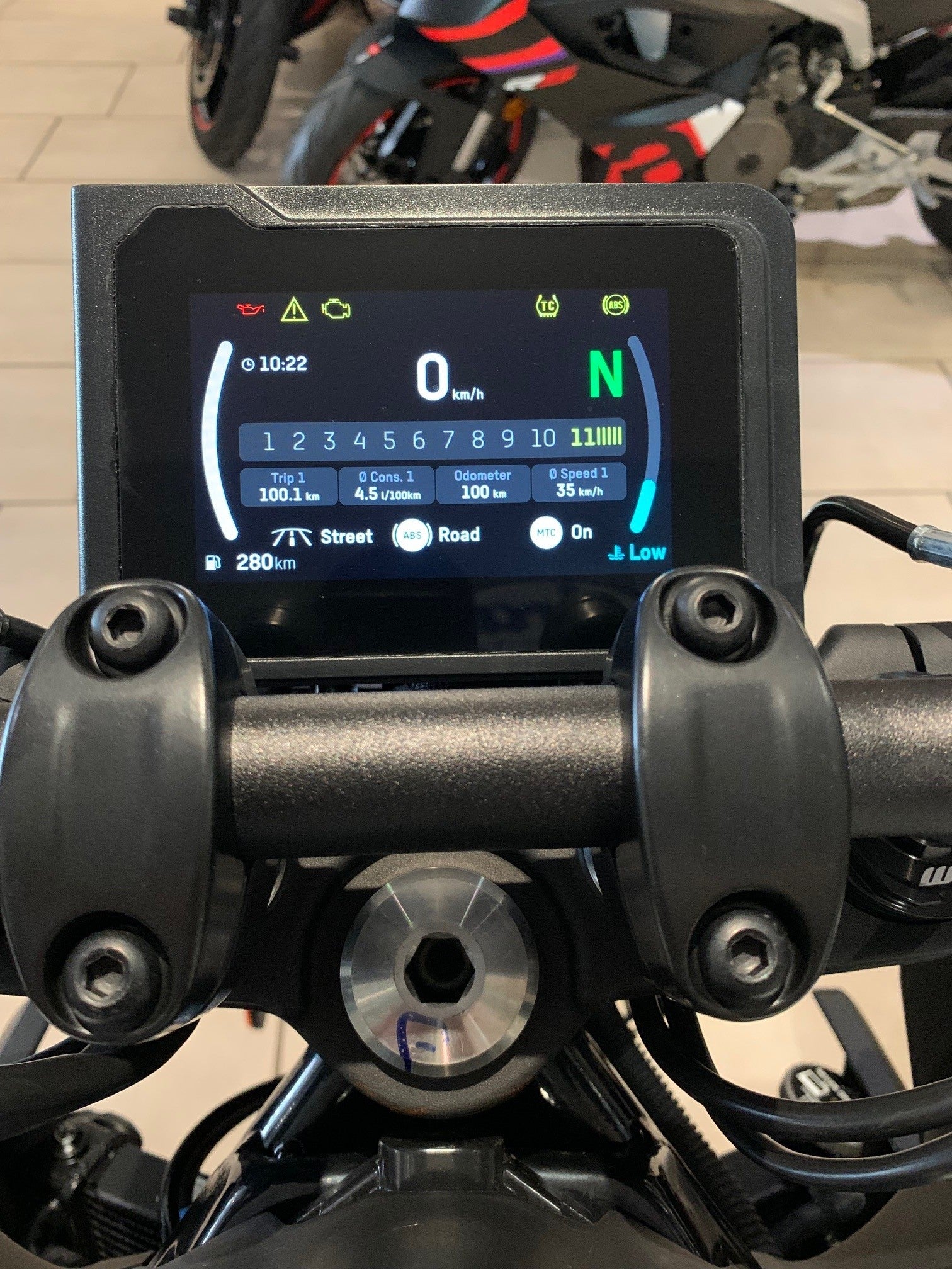2024 Husqvarna Vitpilen 401 - White Arrow - Studio Cycle