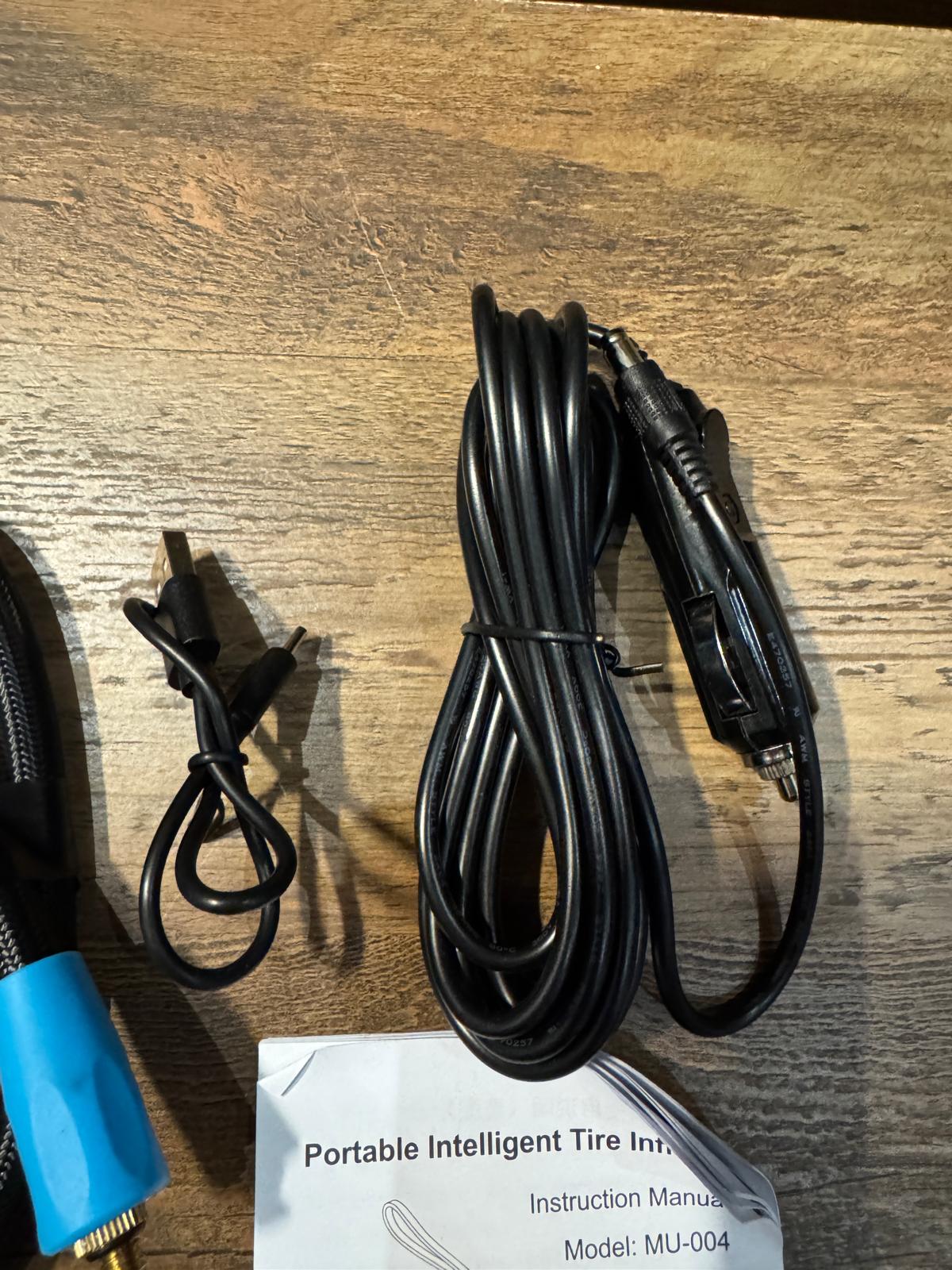 Portable cordless air compressor 150 PSI - Studio Cycle