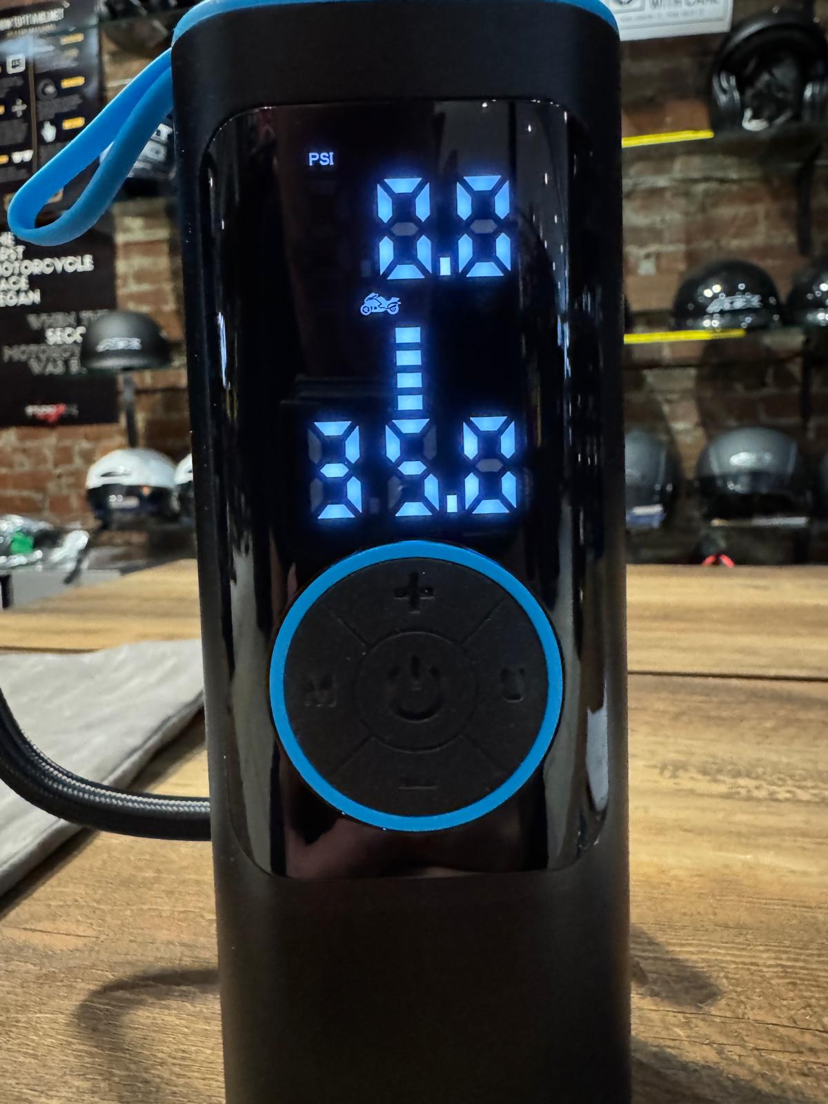 Portable cordless air compressor 150 PSI - Studio Cycle