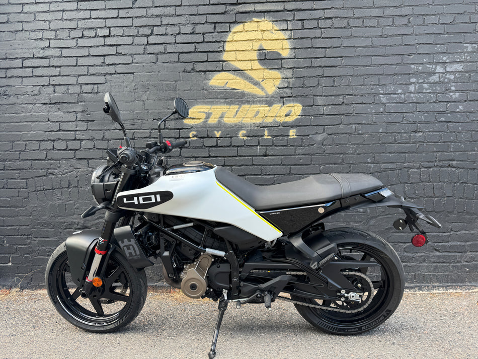 2024 Husqvarna Vitpilen 401 - White Arrow