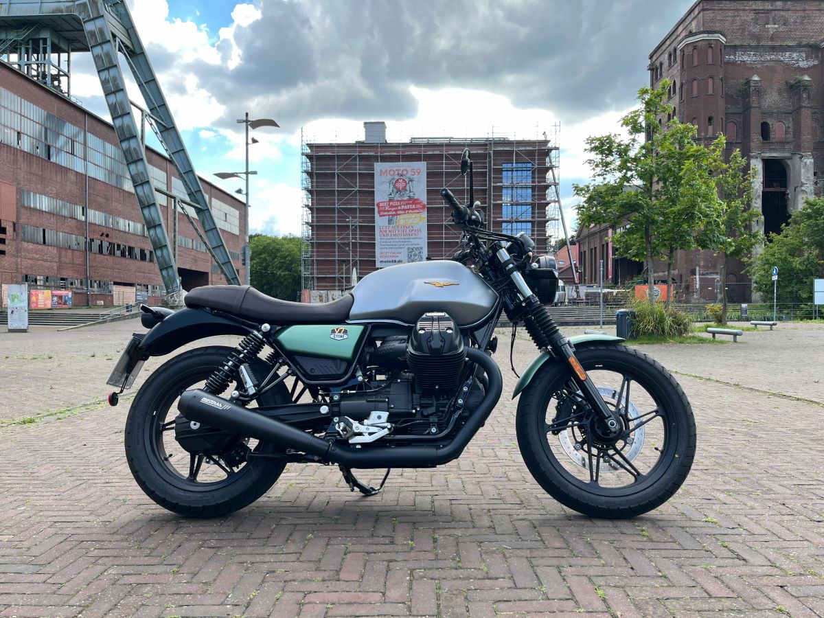 Mistral Short Exhausts - Matte Black Finish - Moto Guzzi V7 850 E5 - Studio Cycle