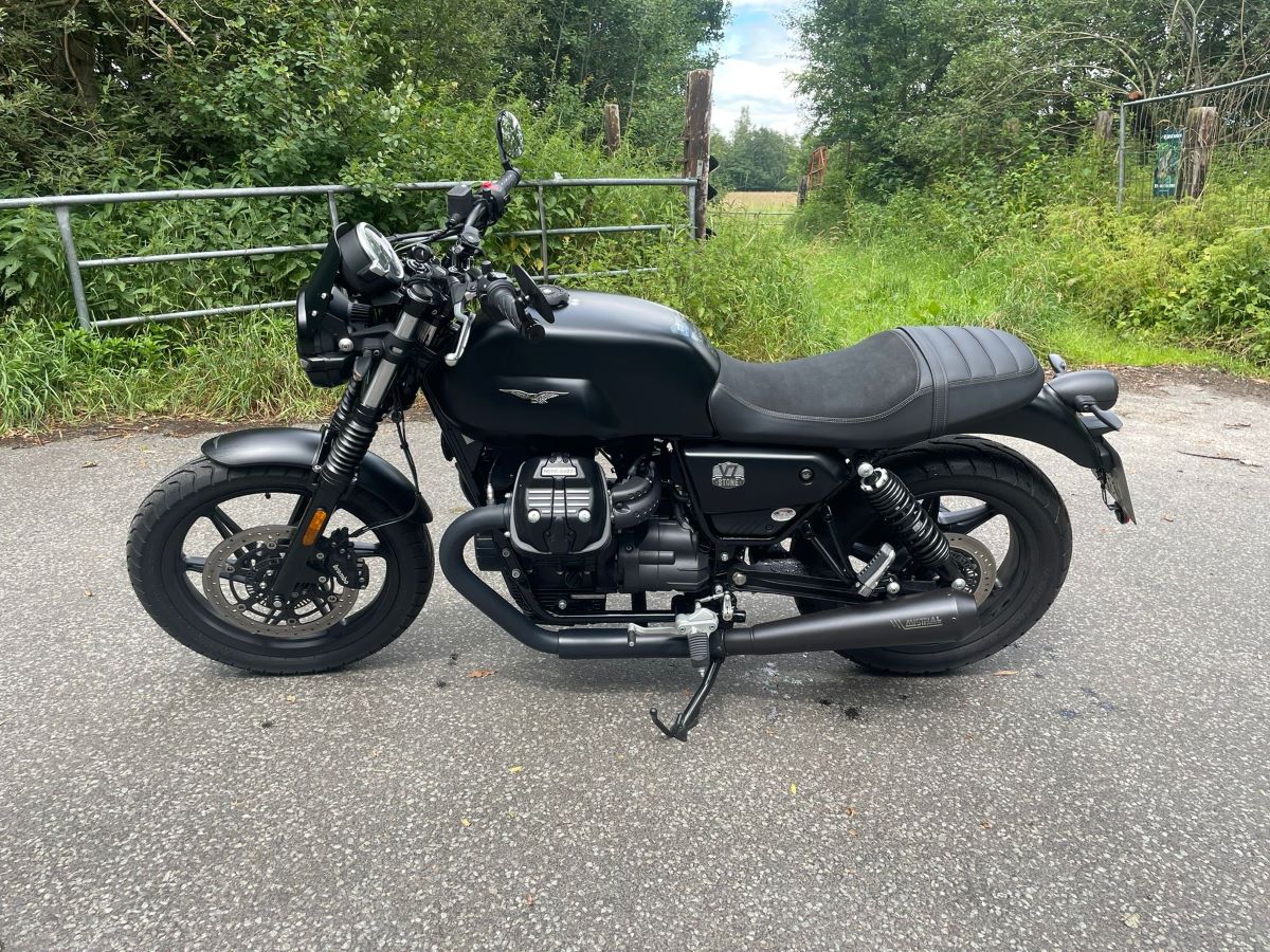 Mistral Short Exhausts - Matte Black Finish - Moto Guzzi V7 850 E5 - Studio Cycle
